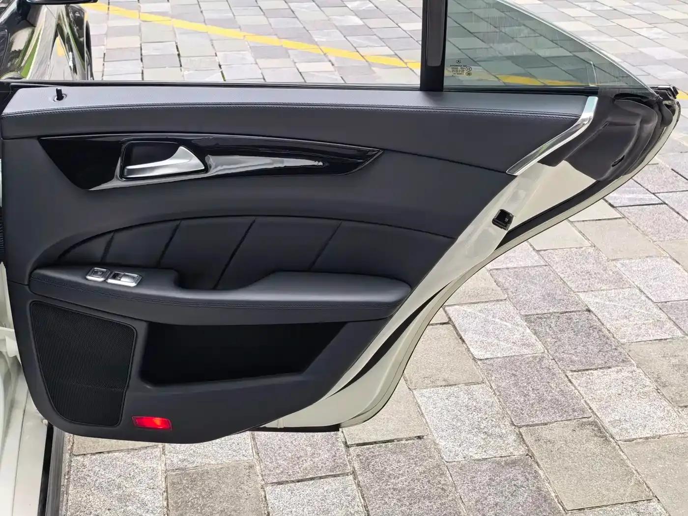 2015 Mercedes-Benz CLS AMG 63 4MATIC — миниатюра 33
