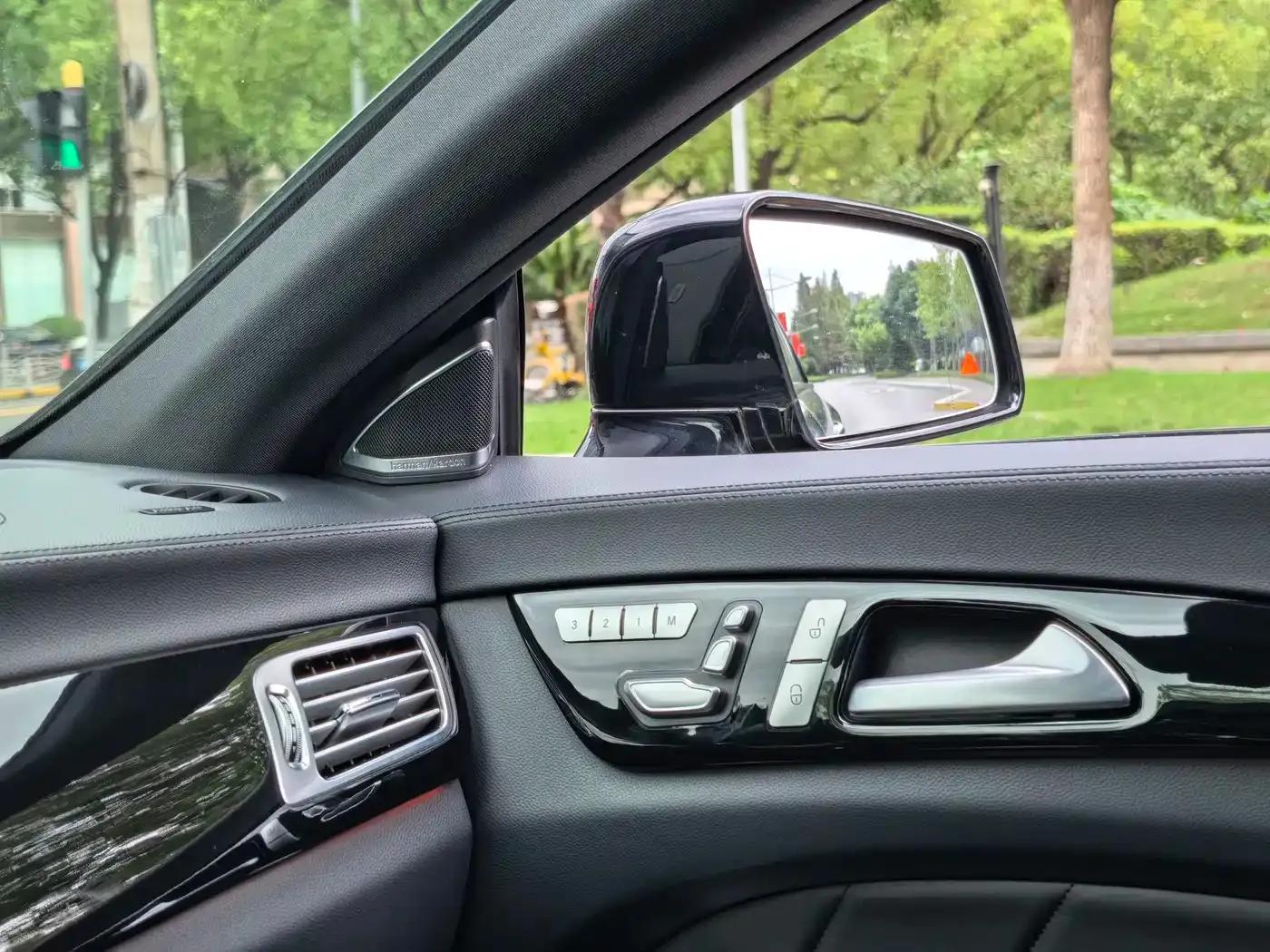 2015 Mercedes-Benz CLS AMG 63 4MATIC — миниатюра 34