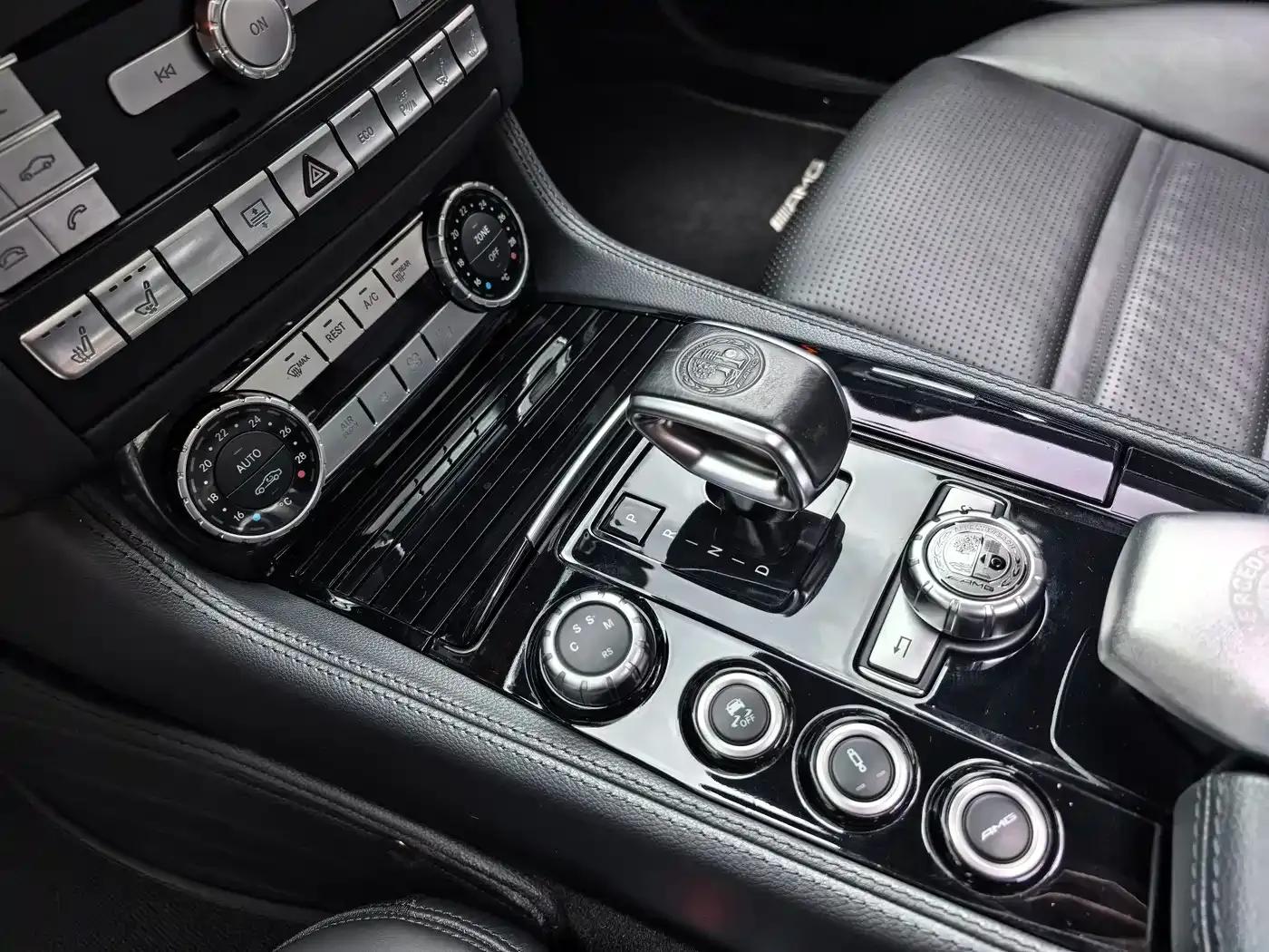 2015 Mercedes-Benz CLS AMG 63 4MATIC — миниатюра 35