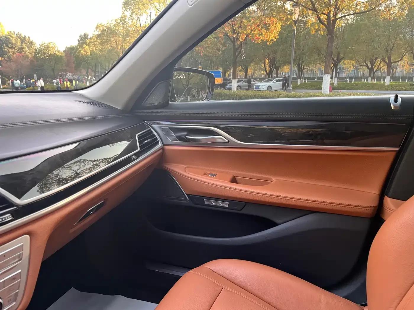 BMW 7 Series PHEV 2017 740Le xDrive — миниатюра 13