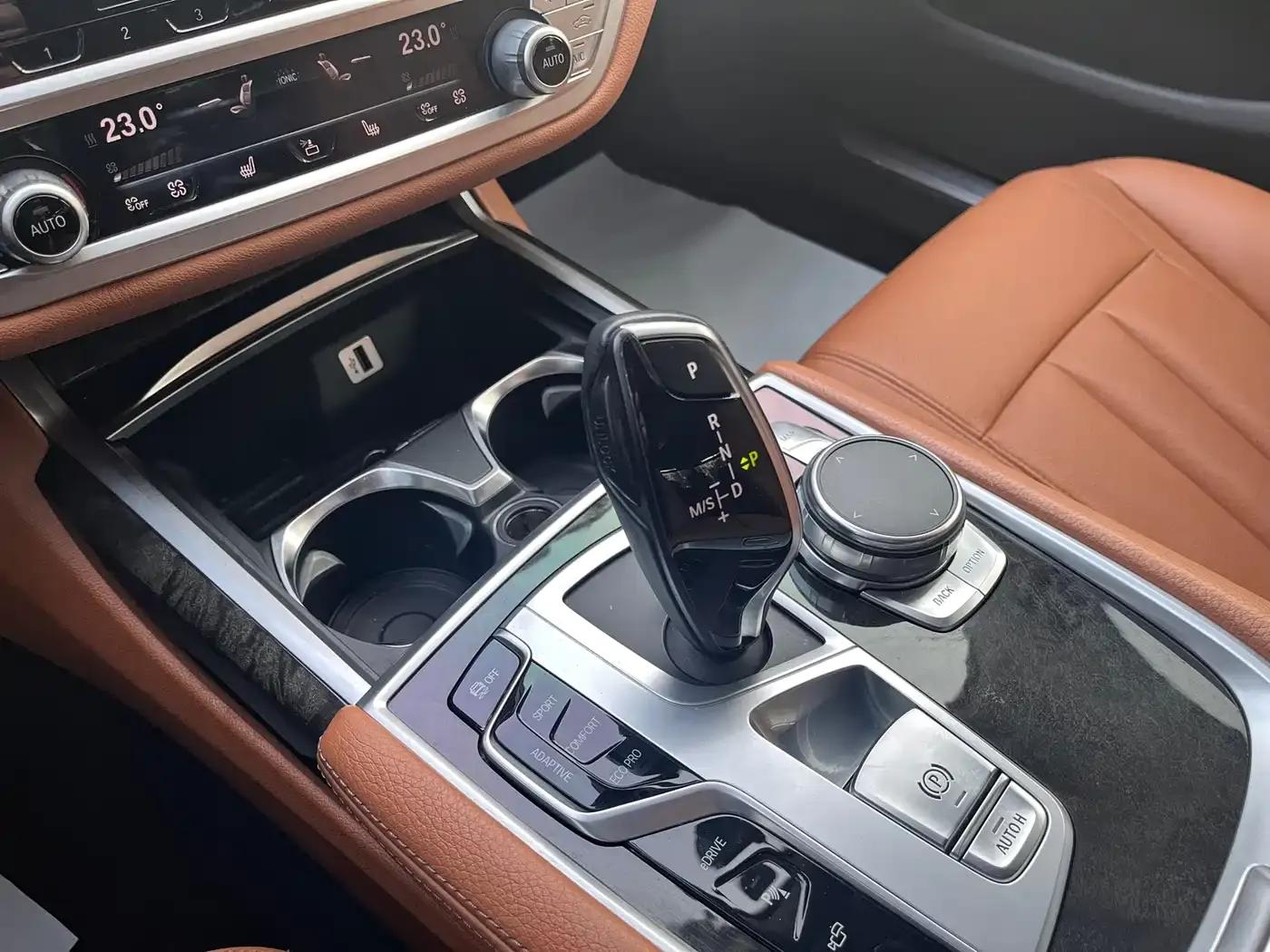 BMW 7 Series PHEV 2017 740Le xDrive — миниатюра 14