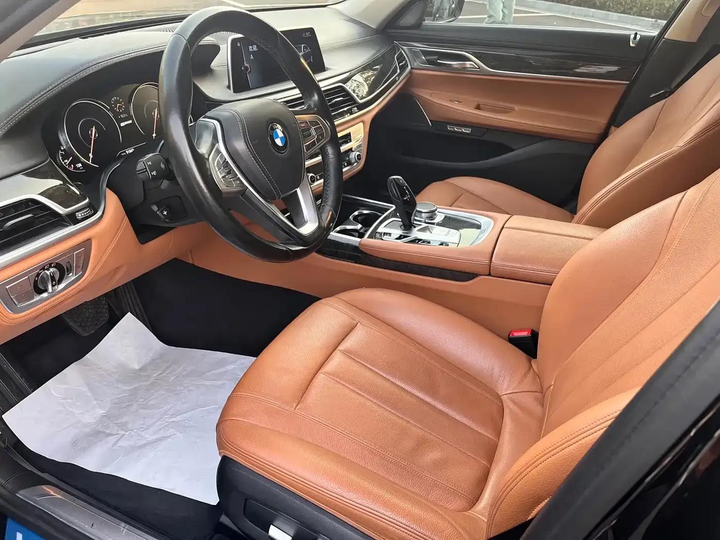 BMW 7 Series PHEV 2017 740Le xDrive — миниатюра 15