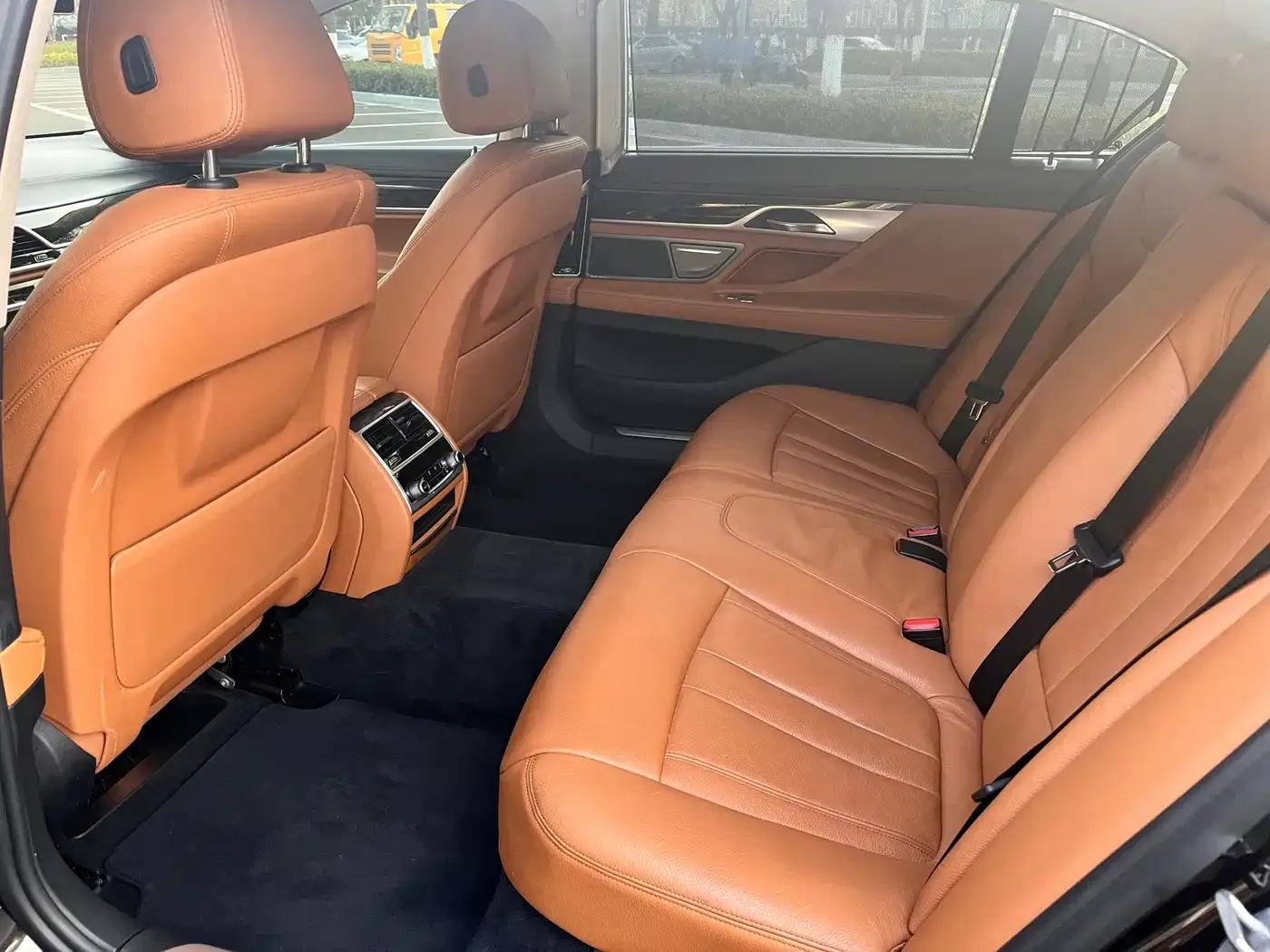 BMW 7 Series PHEV 2017 740Le xDrive — миниатюра 16