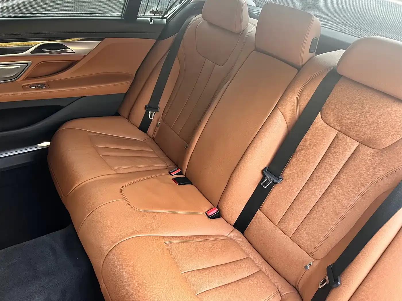 BMW 7 Series PHEV 2017 740Le xDrive — миниатюра 17