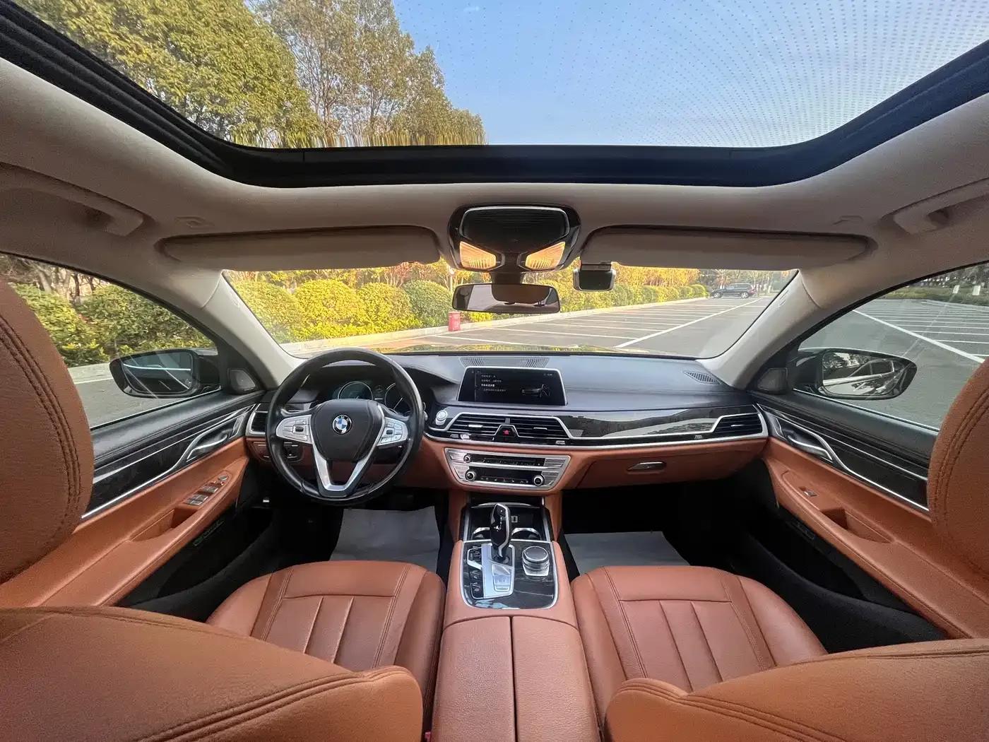 BMW 7 Series PHEV 2017 740Le xDrive — миниатюра 18