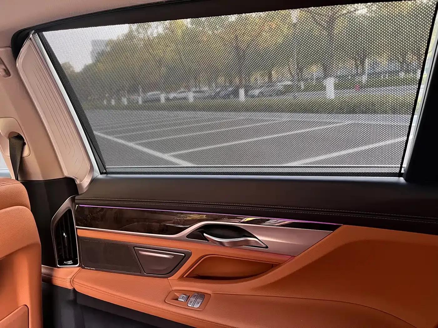 BMW 7 Series PHEV 2017 740Le xDrive — миниатюра 19