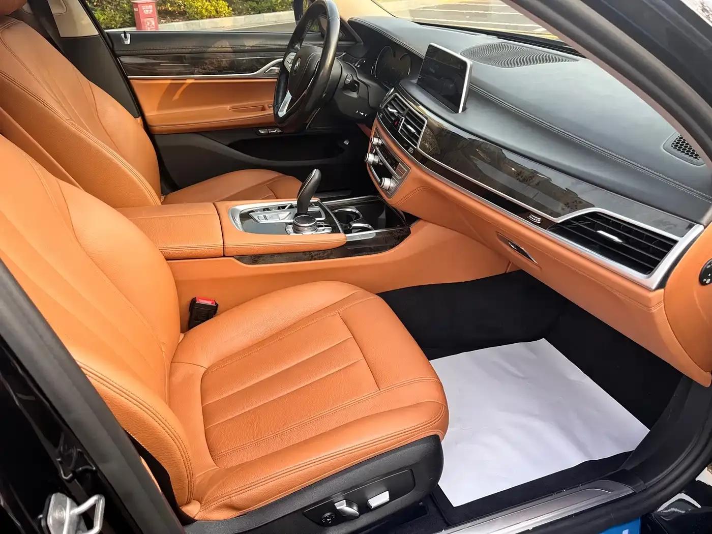 BMW 7 Series PHEV 2017 740Le xDrive — миниатюра 20