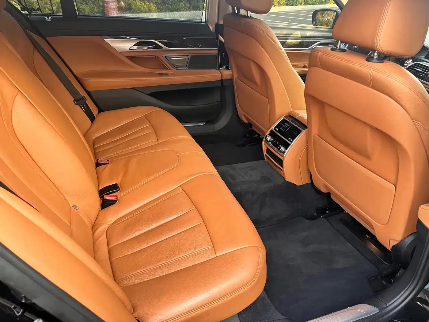 BMW 7 Series PHEV 2017 740Le xDrive — миниатюра 21