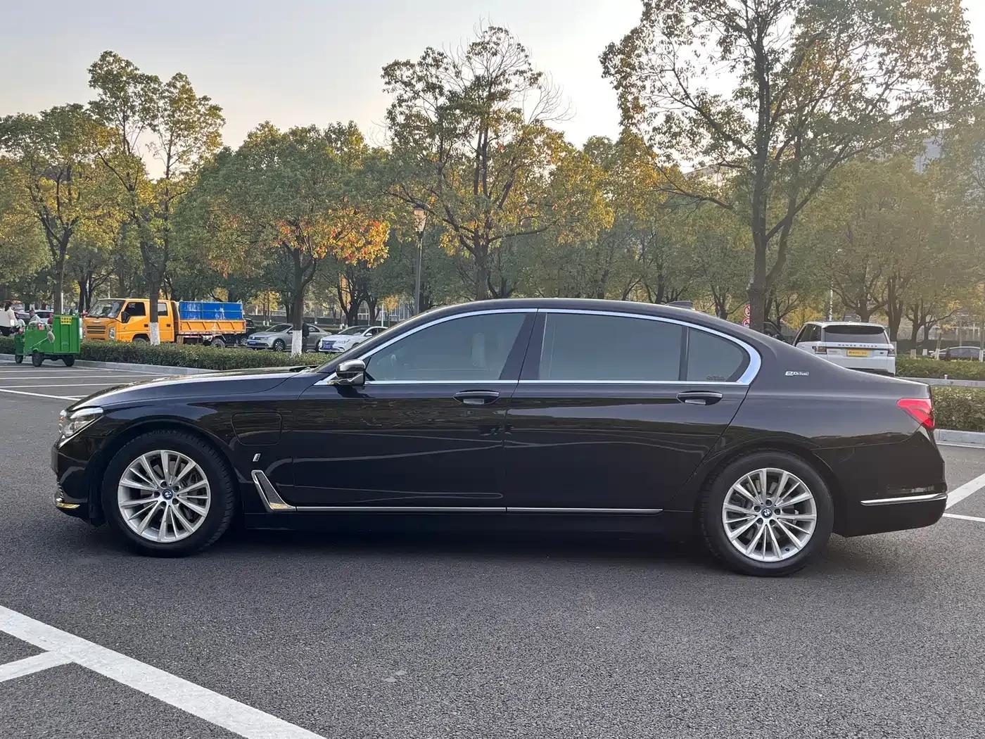 BMW 7 Series PHEV 2017 740Le xDrive — миниатюра 7