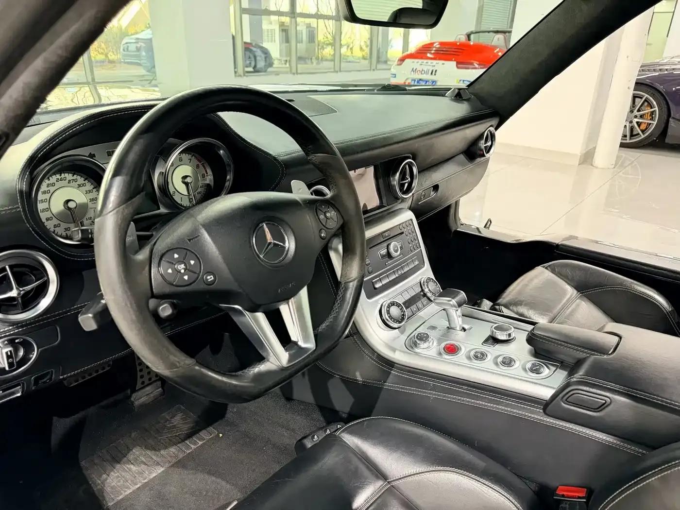 2011 Mercedes-Benz SLS AMG — миниатюра 5