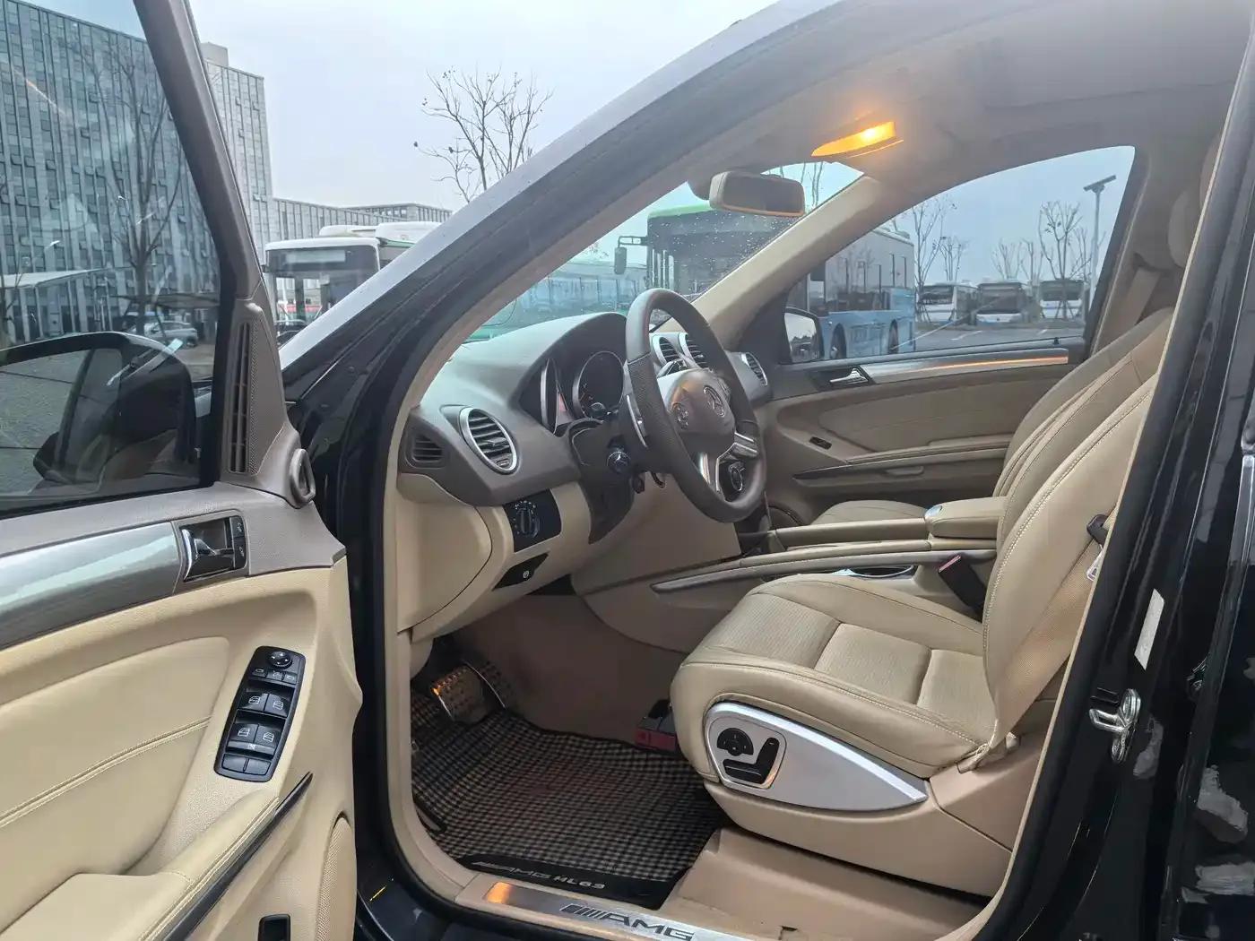 2011 Mercedes-Benz M-Class AMG ML 63 — миниатюра 2