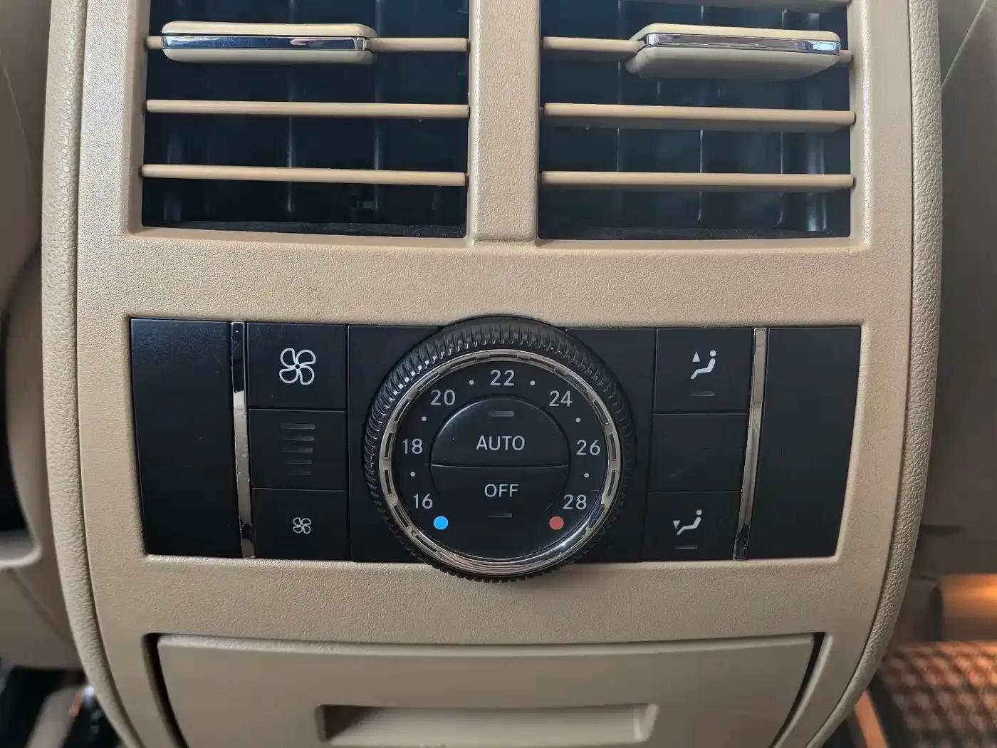 2011 Mercedes-Benz M-Class AMG ML 63 — миниатюра 11