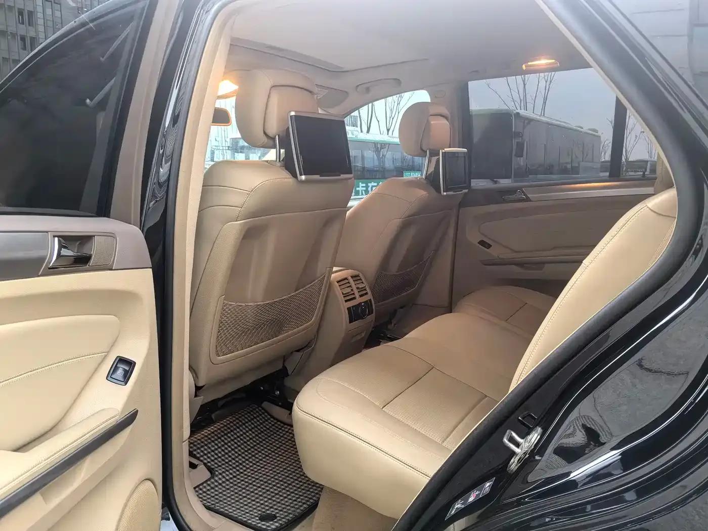 2011 Mercedes-Benz M-Class AMG ML 63 — миниатюра 3