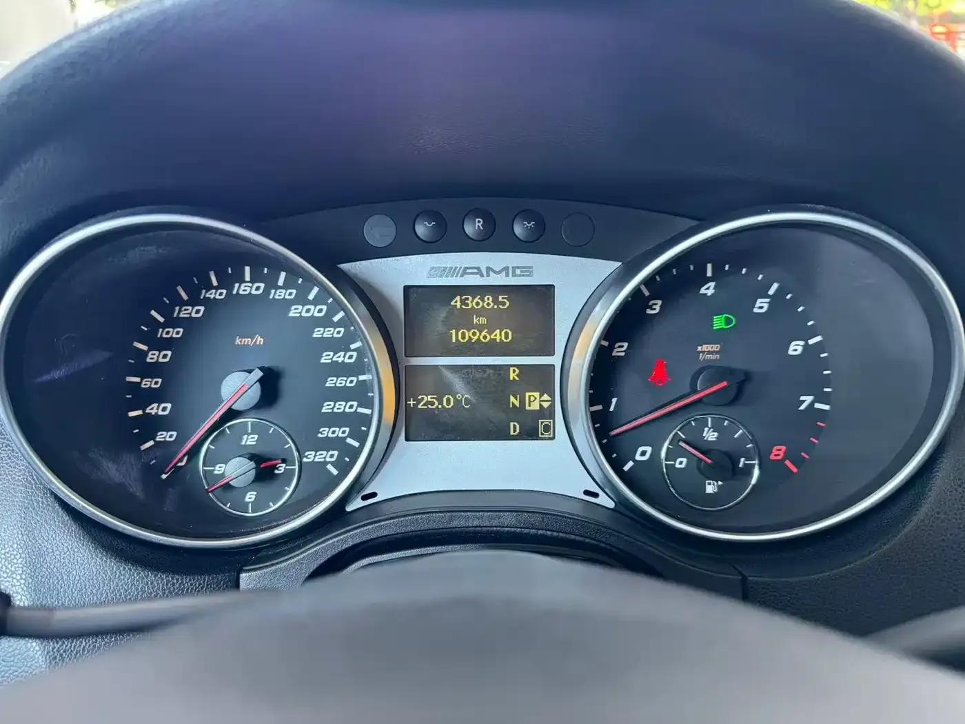 2012 Mercedes-Benz M-Class AMG ML 63 — миниатюра 13