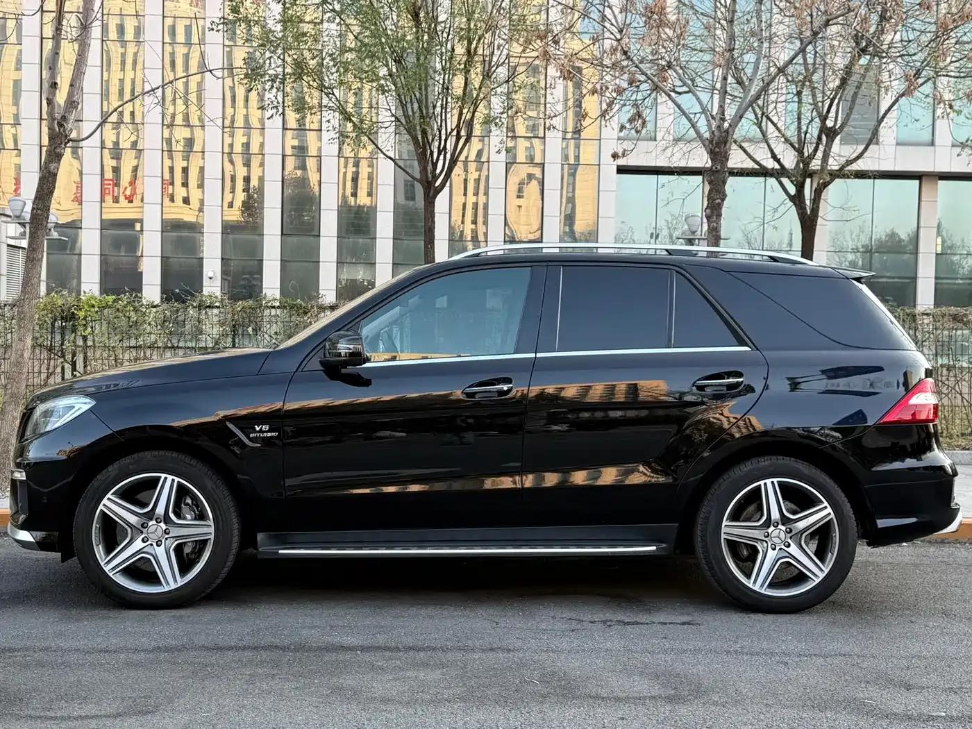 2012 Mercedes-Benz M-Class AMG ML 63 — миниатюра 2
