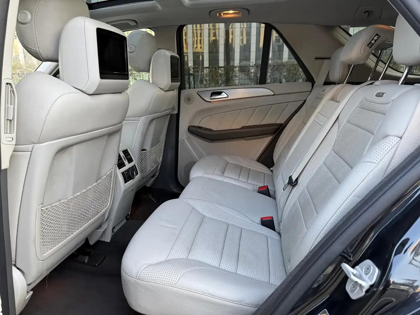 2012 Mercedes-Benz M-Class AMG ML 63 — миниатюра 11