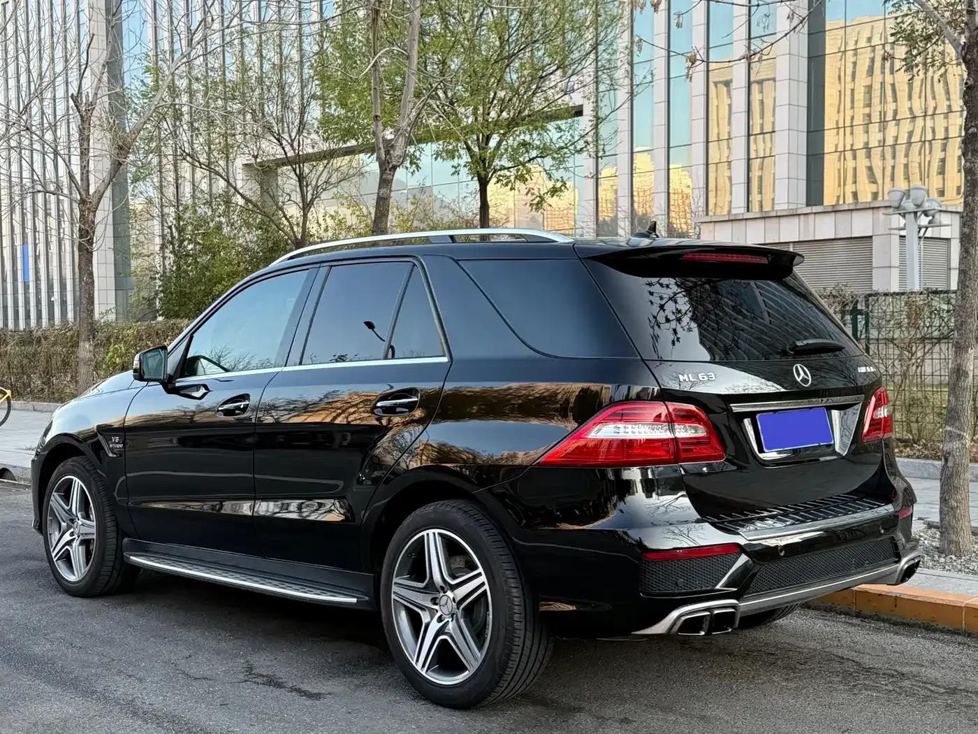 2012 Mercedes-Benz M-Class AMG ML 63 — миниатюра 3
