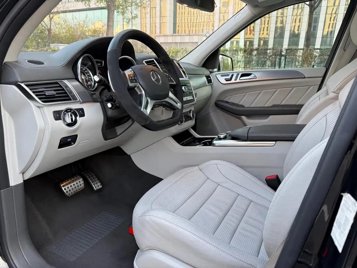 2012 Mercedes-Benz M-Class AMG ML 63 — миниатюра 10
