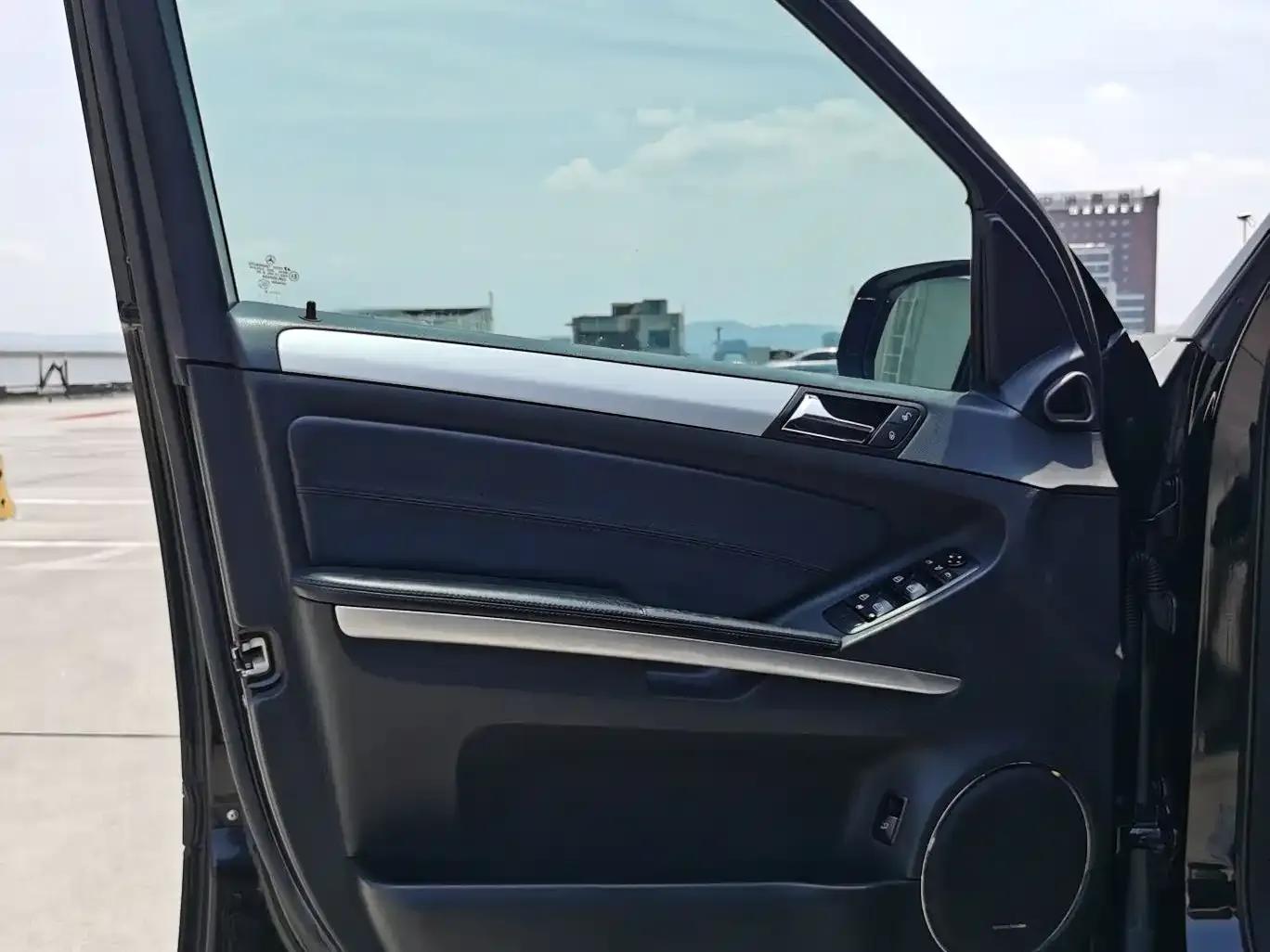 2011 Mercedes-Benz M-Class AMG ML 63 — миниатюра 8