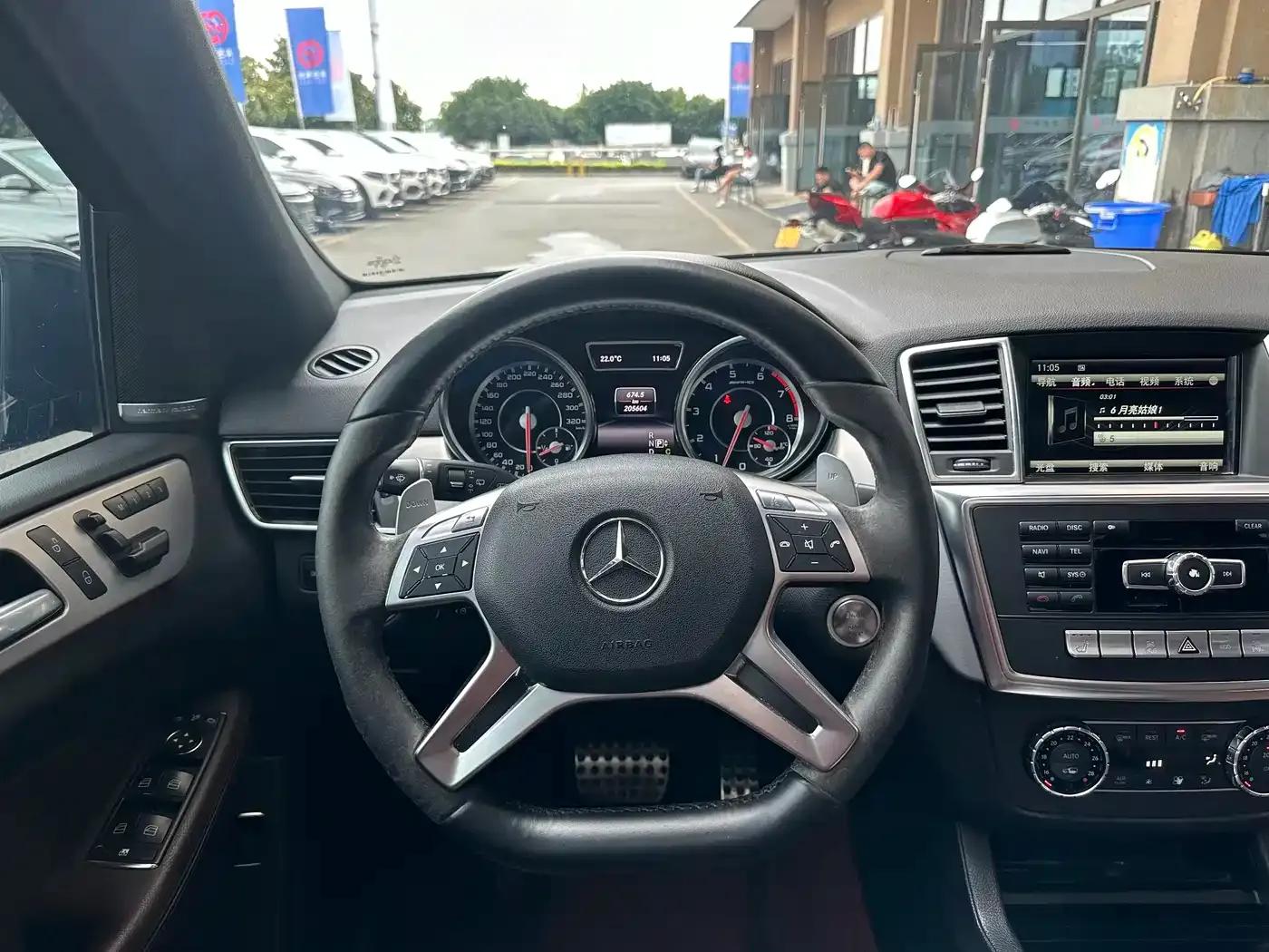 2014 Mercedes-Benz M-Class AMG ML 63 — миниатюра 11