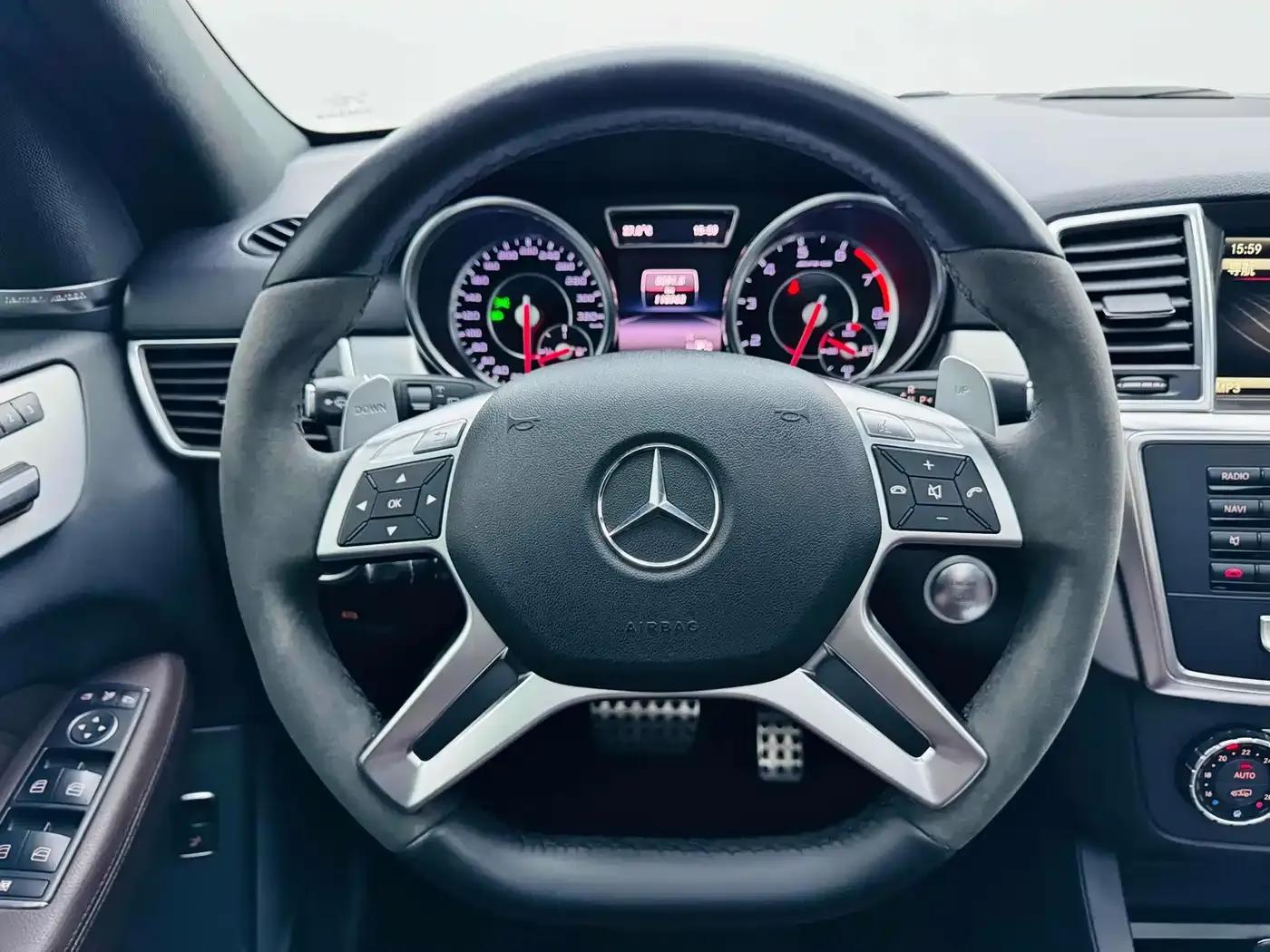 2012 Mercedes-Benz M-Class AMG ML 63 — миниатюра 12