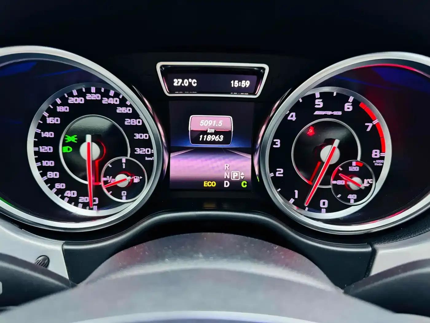 2012 Mercedes-Benz M-Class AMG ML 63 — миниатюра 13