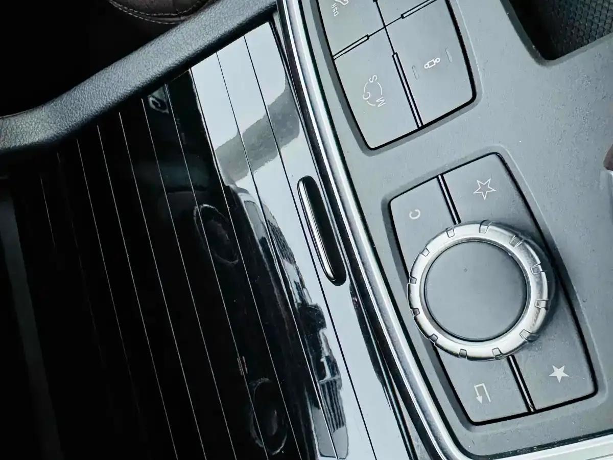 2012 Mercedes-Benz M-Class AMG ML 63 — миниатюра 15