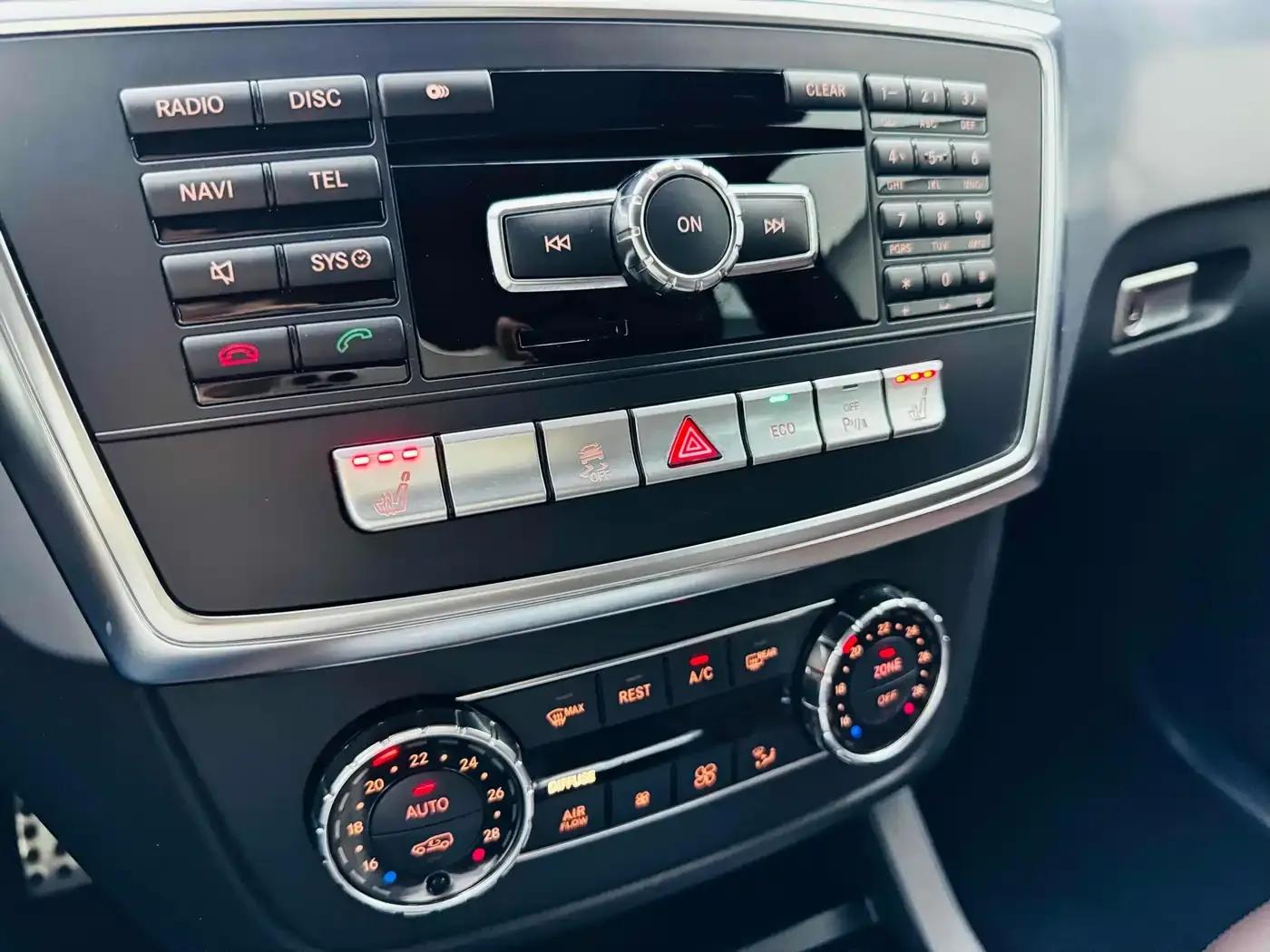 2012 Mercedes-Benz M-Class AMG ML 63 — миниатюра 16