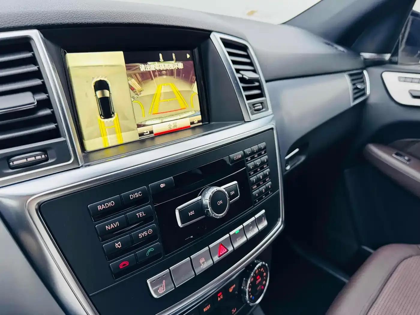 2012 Mercedes-Benz M-Class AMG ML 63 — миниатюра 17