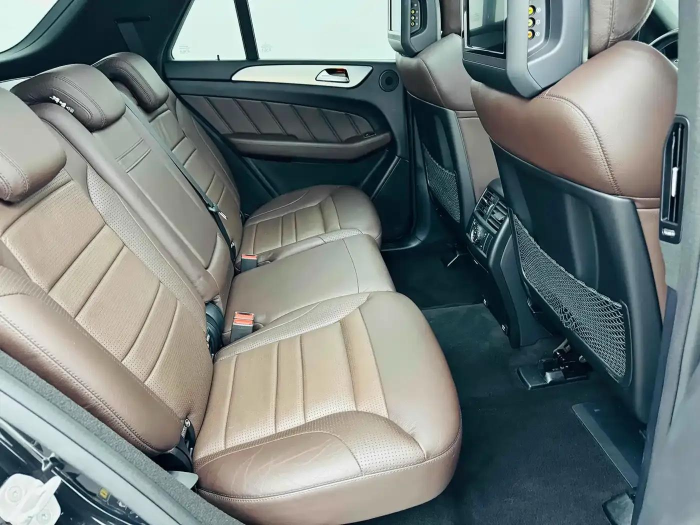2012 Mercedes-Benz M-Class AMG ML 63 — миниатюра 10