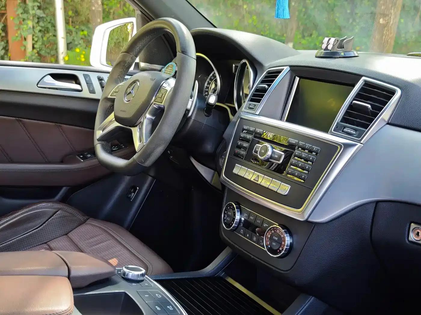 2012 Mercedes-Benz M-Class AMG ML 63 — миниатюра 11