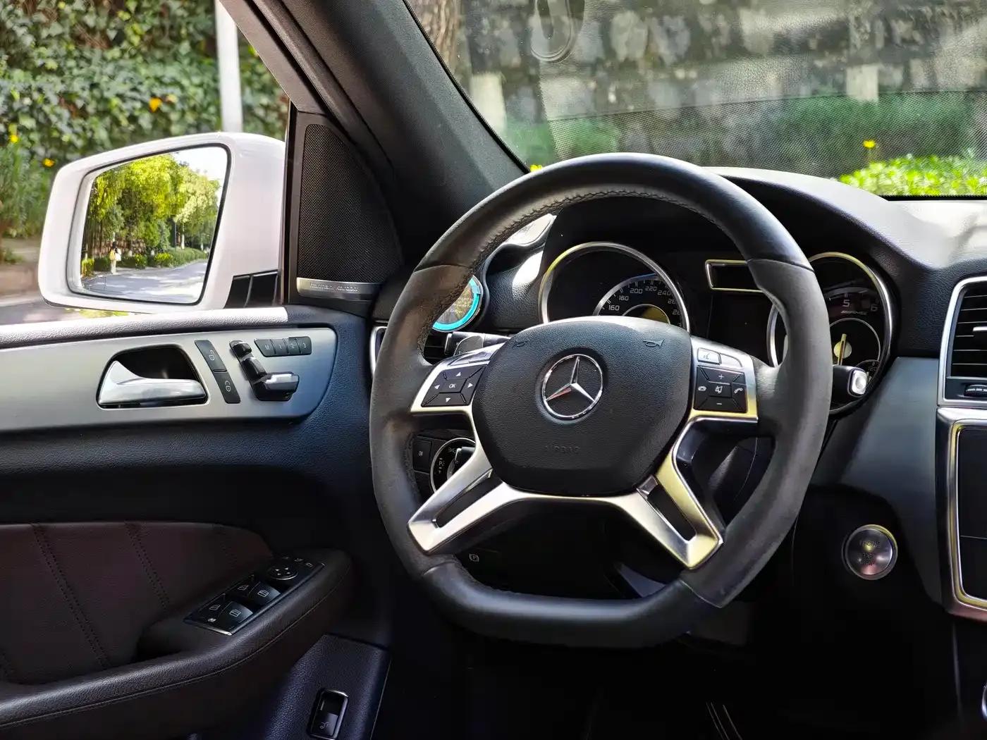 2012 Mercedes-Benz M-Class AMG ML 63 — миниатюра 12