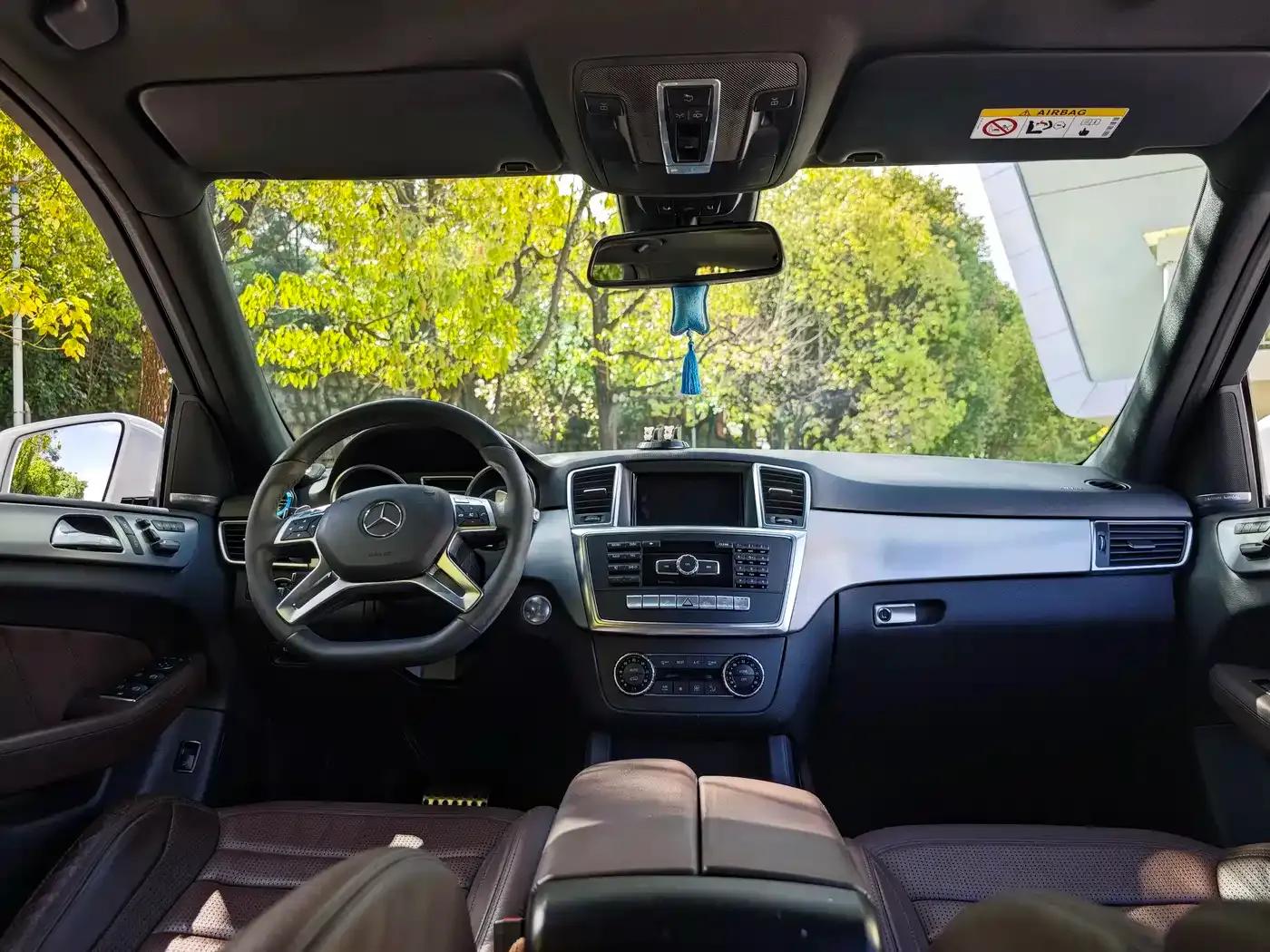 2012 Mercedes-Benz M-Class AMG ML 63 — миниатюра 17