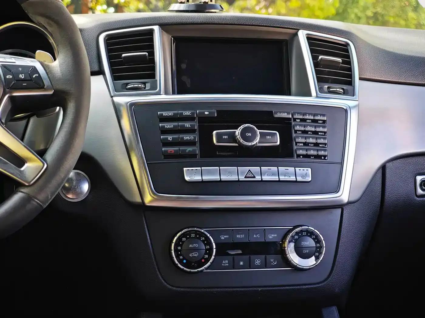 2012 Mercedes-Benz M-Class AMG ML 63 — миниатюра 18