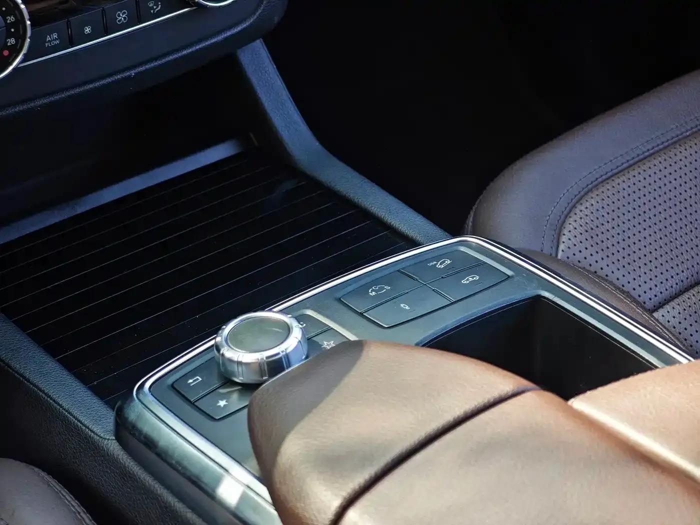 2012 Mercedes-Benz M-Class AMG ML 63 — миниатюра 19