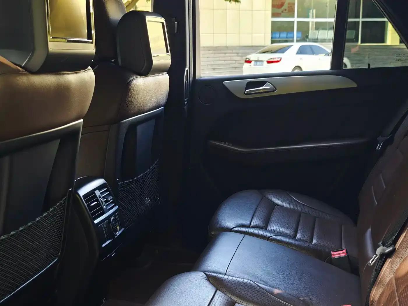 2012 Mercedes-Benz M-Class AMG ML 63 — миниатюра 21