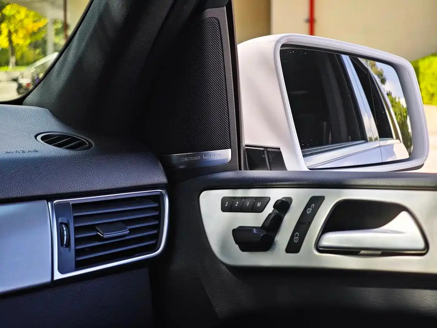 2012 Mercedes-Benz M-Class AMG ML 63 — миниатюра 10