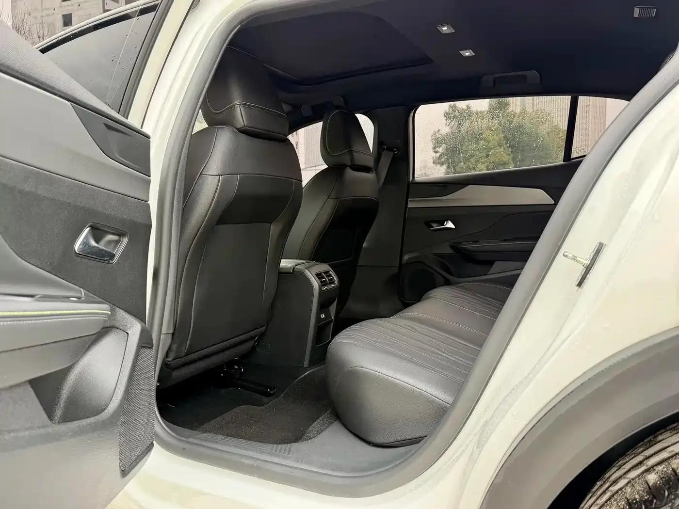 Peugeot 408X 2023 Charm Edition — миниатюра 13