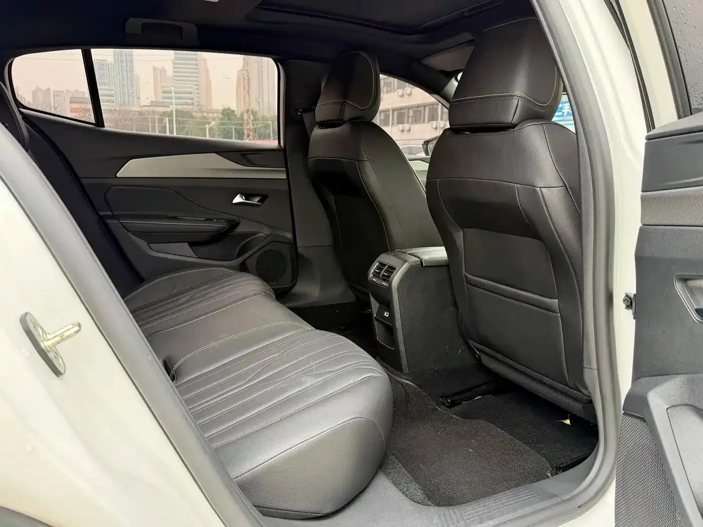 Peugeot 408X 2023 Charm Edition — миниатюра 16