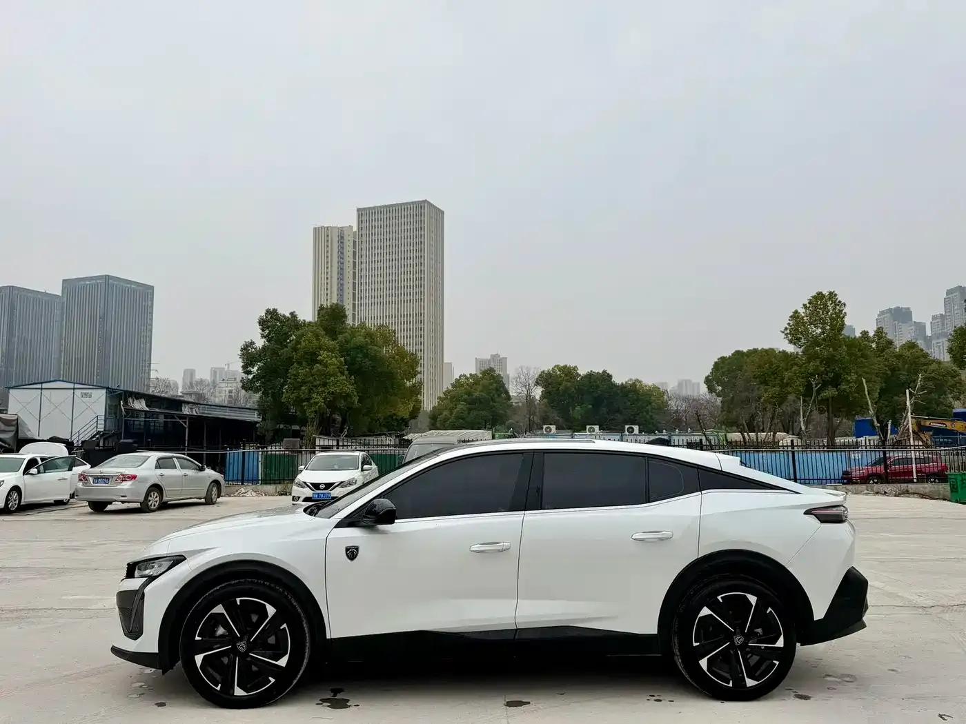 Peugeot 408X 2023 Charm Edition — миниатюра 5