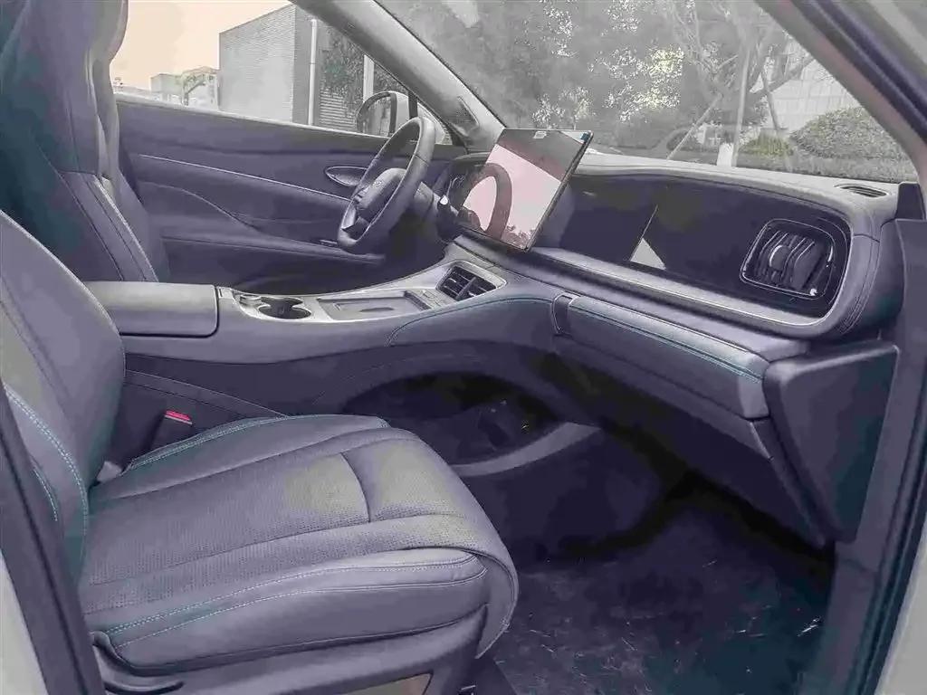 Hiace 07 DM-i 2025 Model 150 Navigator+ Edition — миниатюра 5