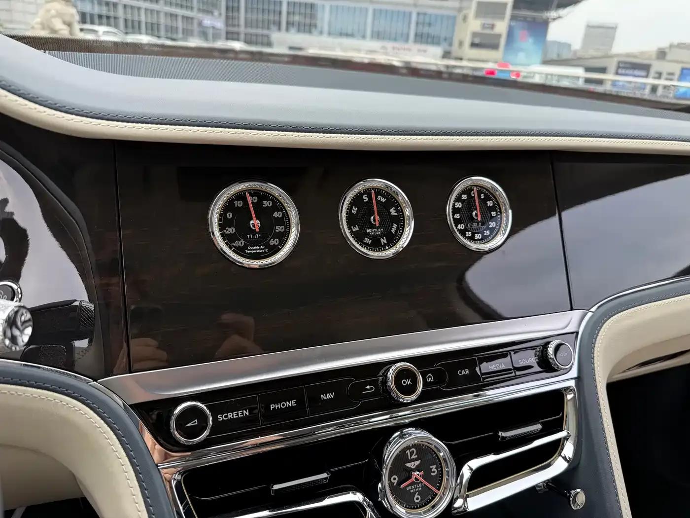 2022 Flying Spur Plug-in Hybrid 2.9T V6 — миниатюра 16