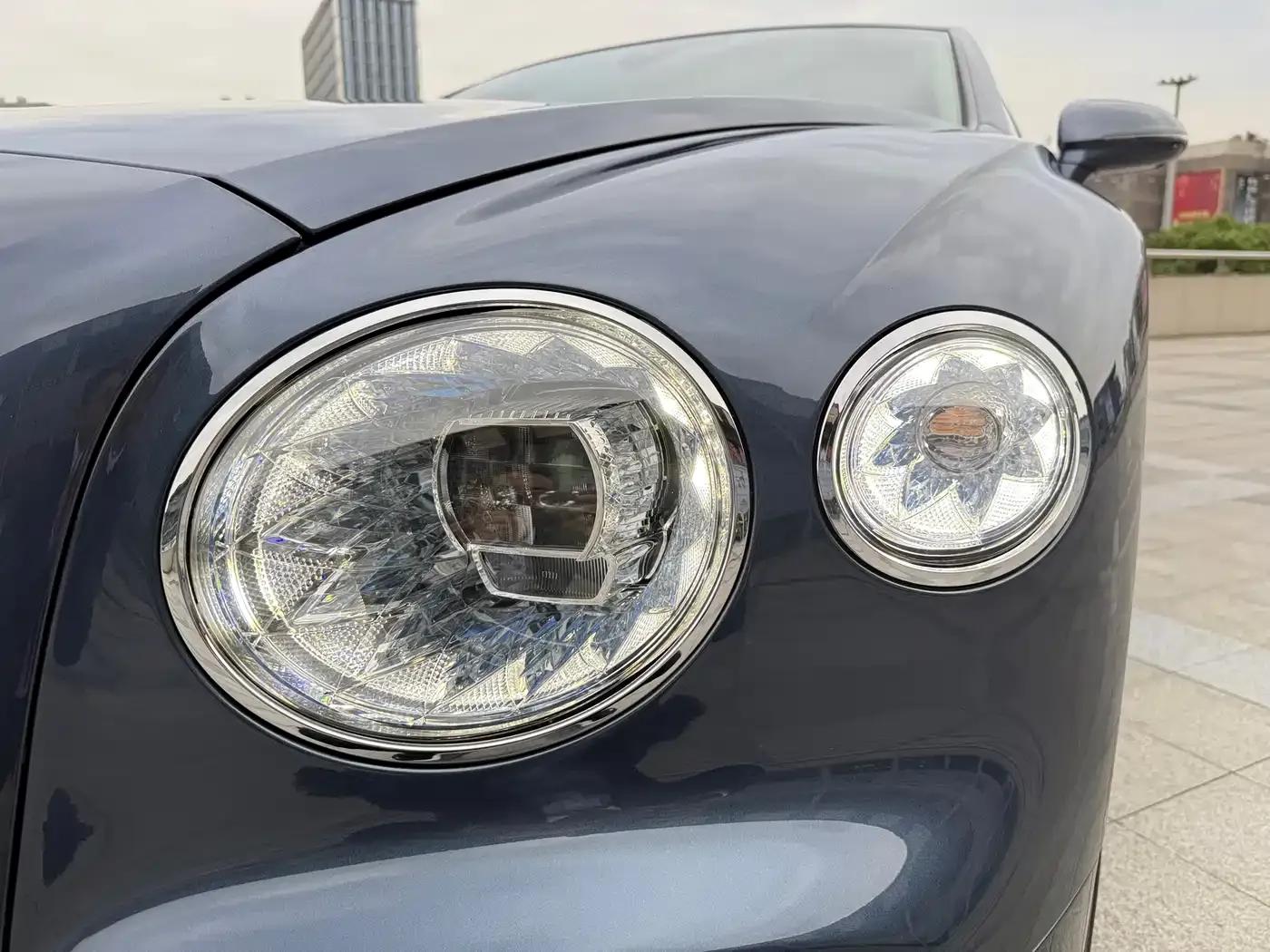 2022 Flying Spur Plug-in Hybrid 2.9T V6 — миниатюра 4