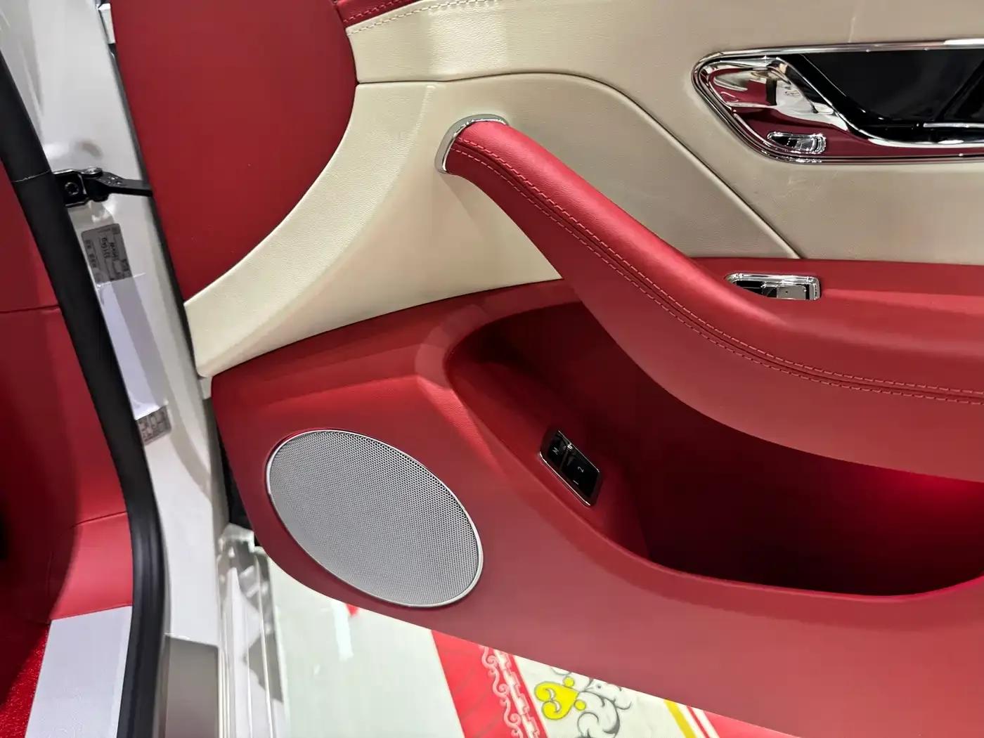 2026 Mercedes-Benz Flying Spur Plug-in Hybrid 4.0T V8 Standard Edition — миниатюра 7