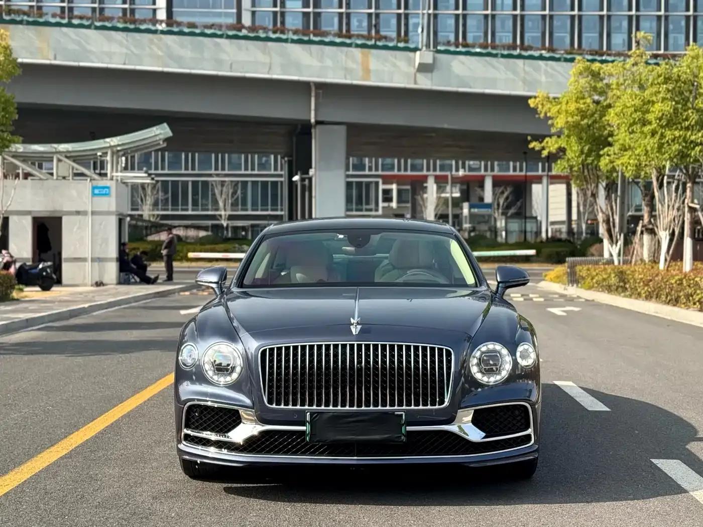 2022 Flying Spur Plug-in Hybrid 2.9T V6 — миниатюра 1