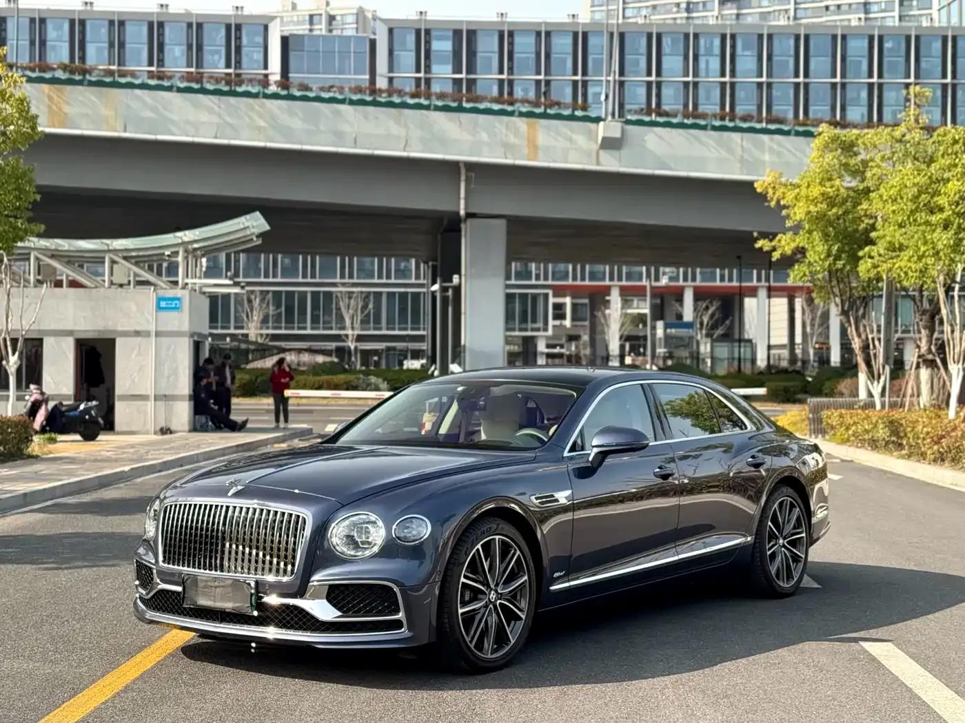 2022 Flying Spur Plug-in Hybrid 2.9T V6 — миниатюра 2
