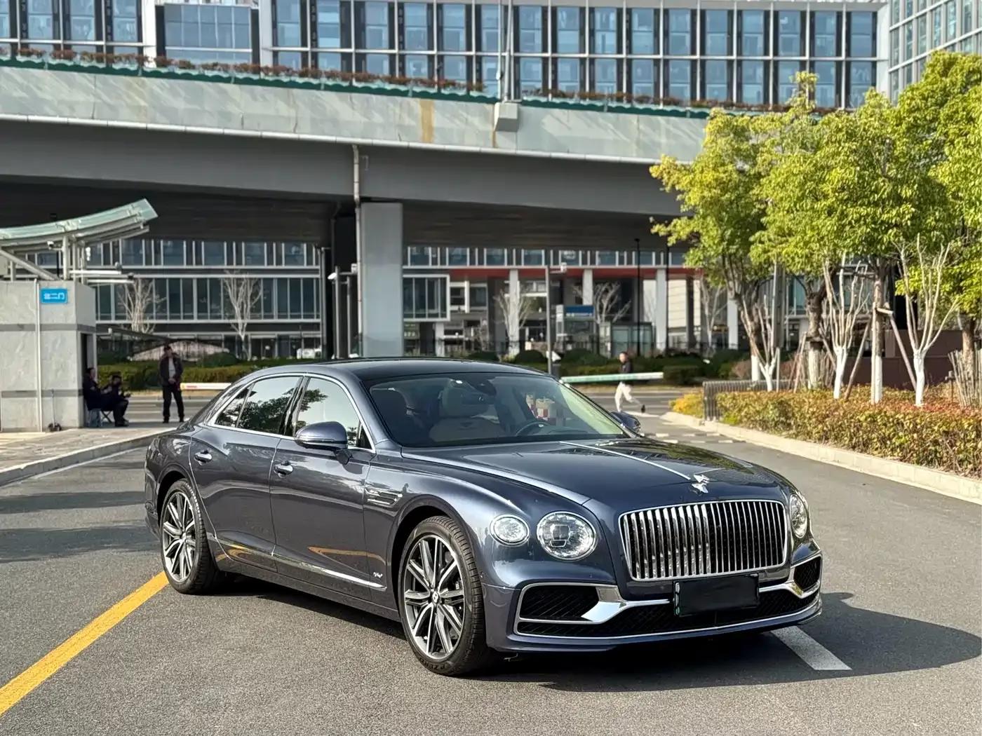 2022 Flying Spur Plug-in Hybrid 2.9T V6 — миниатюра 3