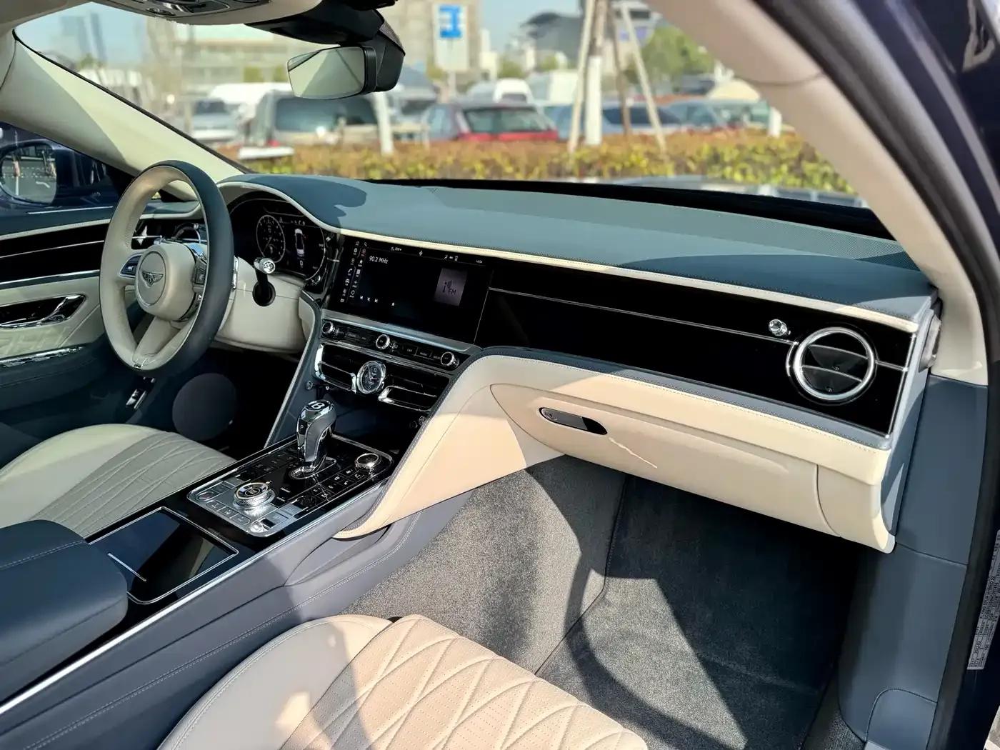 2022 Flying Spur Plug-in Hybrid 2.9T V6 — миниатюра 6