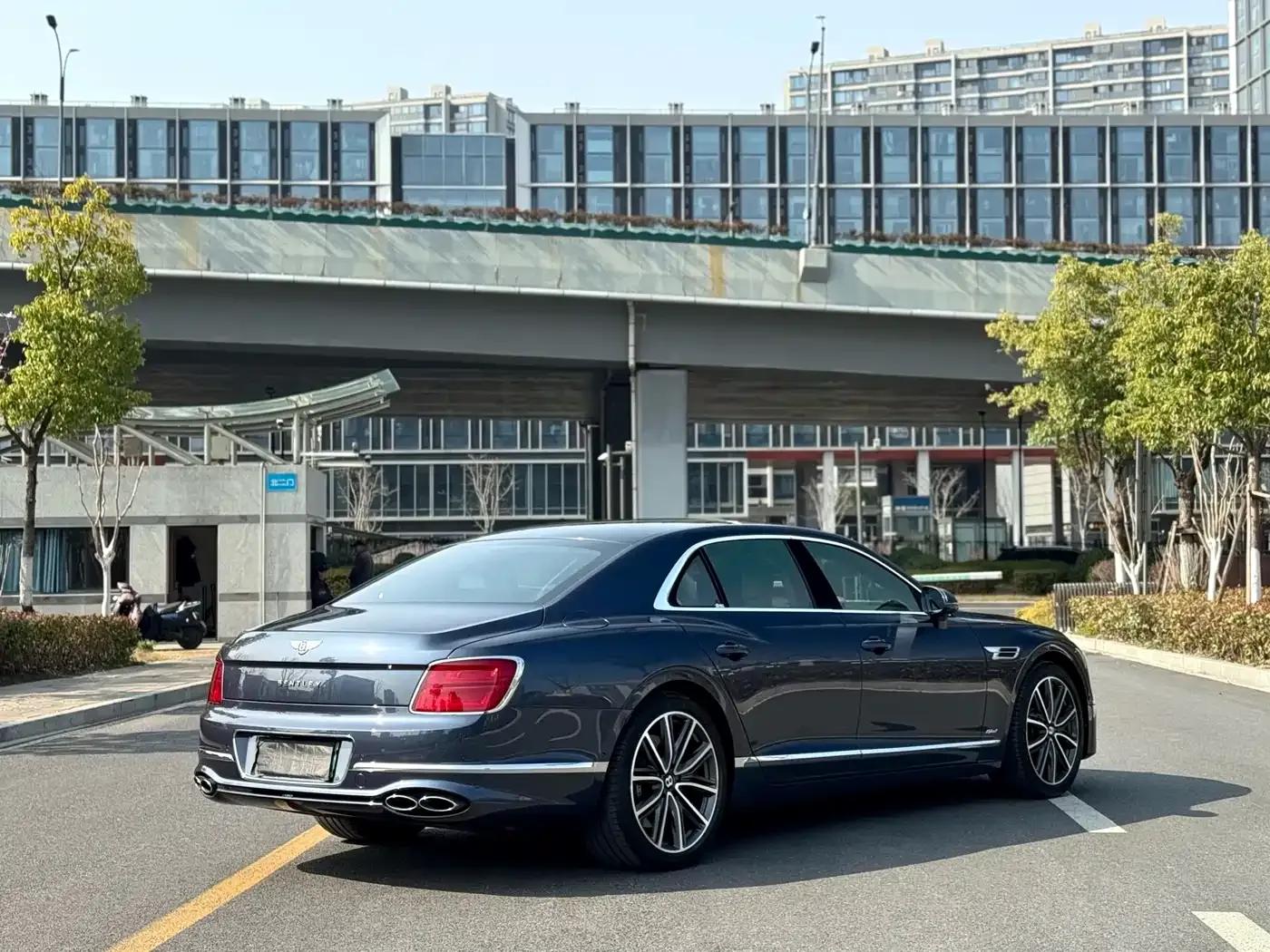 2022 Flying Spur Plug-in Hybrid 2.9T V6 — миниатюра 7