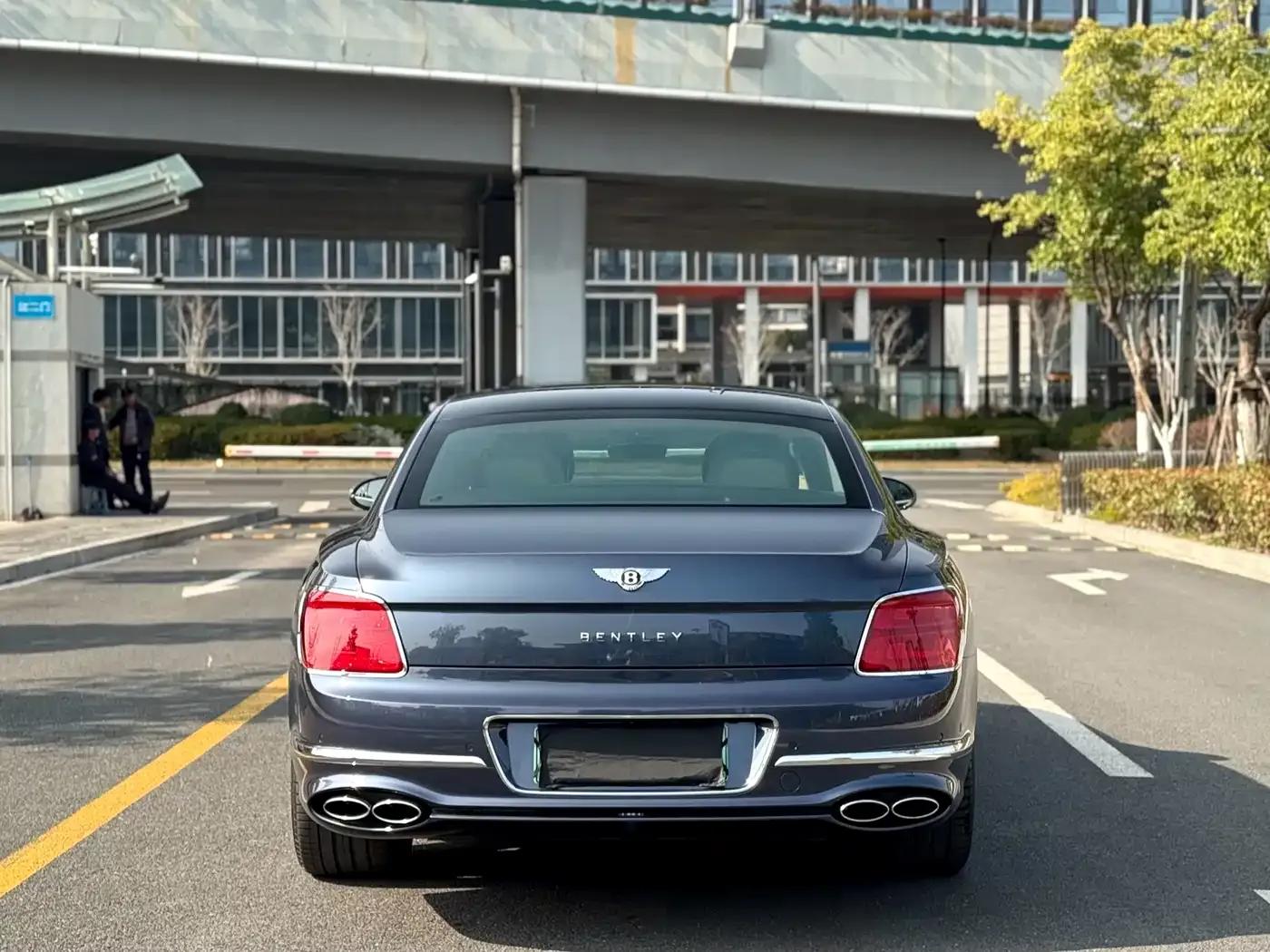2022 Flying Spur Plug-in Hybrid 2.9T V6 — миниатюра 8